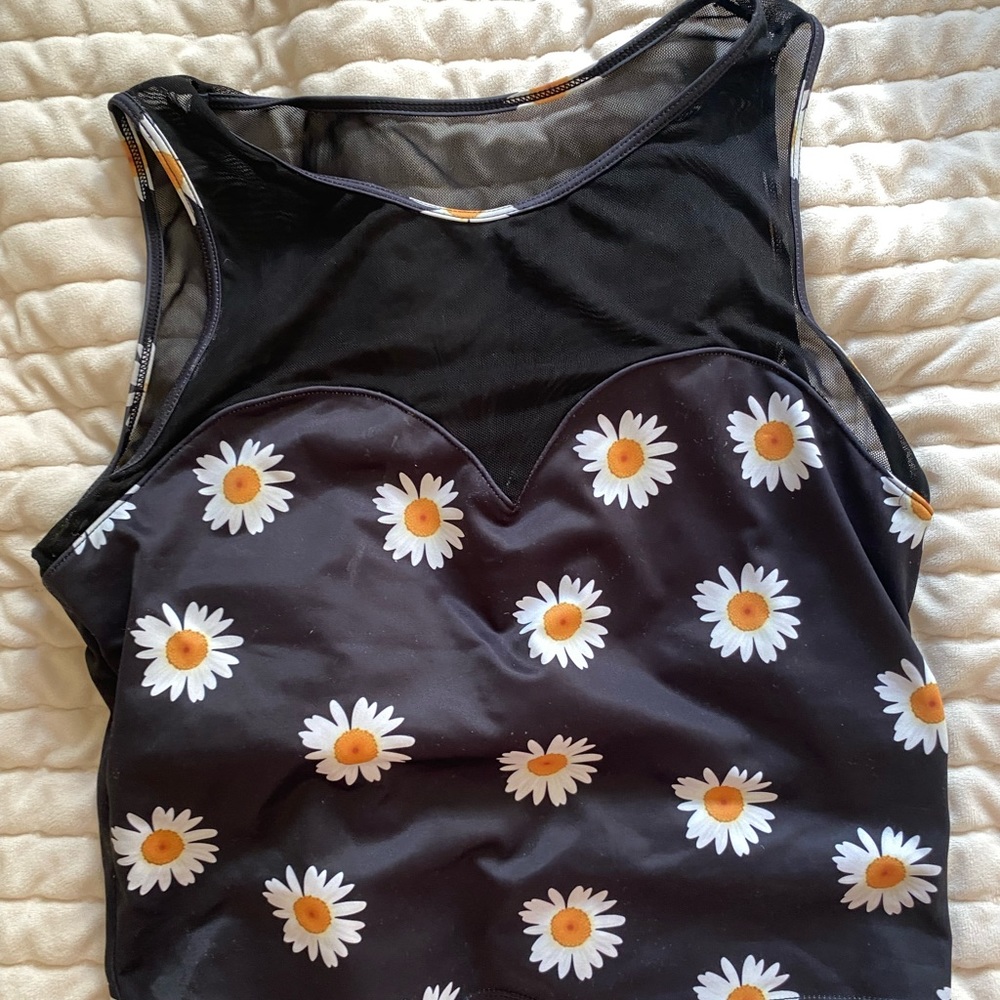kortni jeane medium netted sweetheart black daisy top